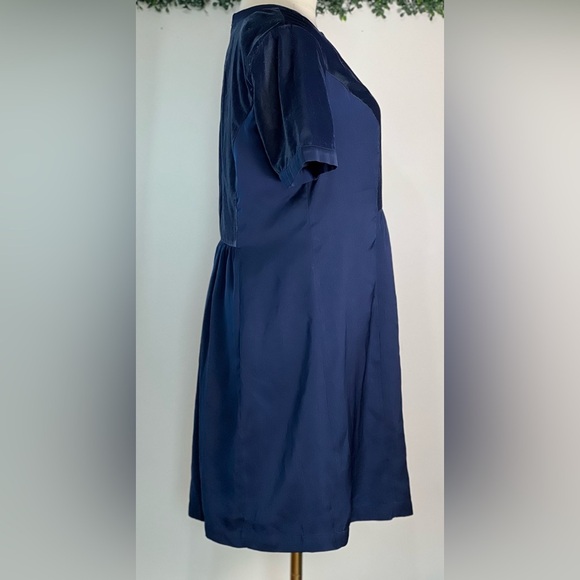 Loft Navy Blue Velvet Blocked Shift Mini Dress Short Sleeve Size Small - Picture 4 of 9